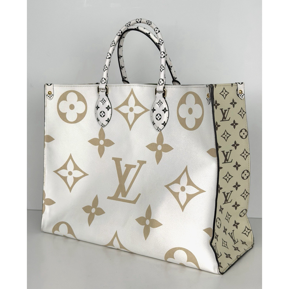 Louis Vuitton Monogram Giant Onthego GM Tote Bag in Kaki/Beige Canvas 2019 D2
